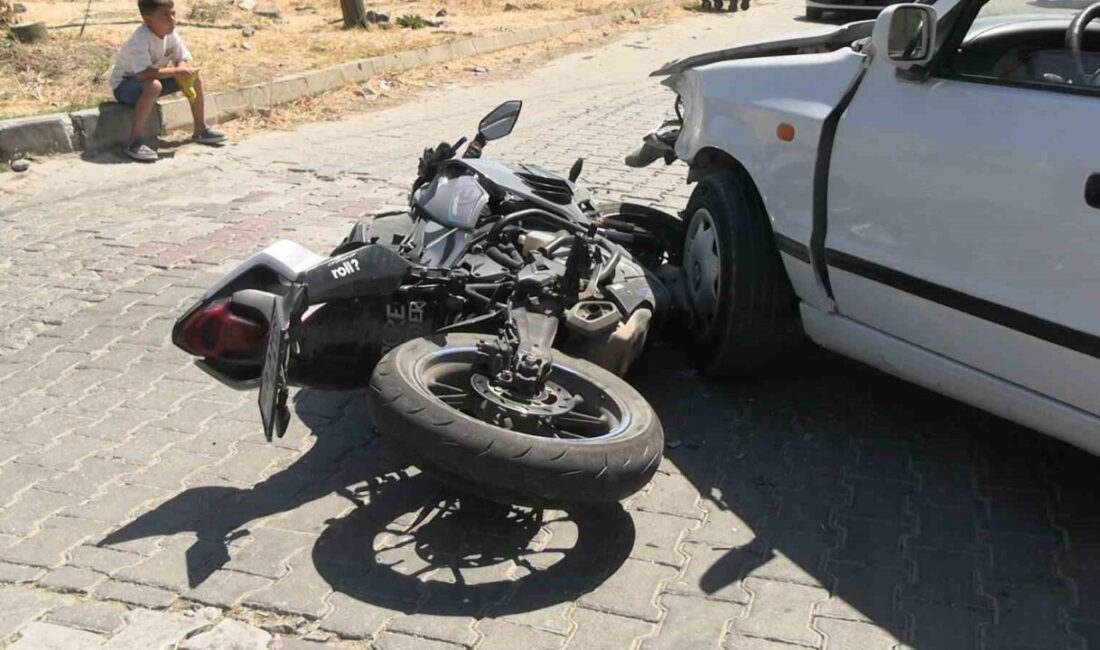 Kütahya’nın Tavşanlı ilçesinde otomobil ile motosikletin çarpışması sonucu meydana gelen