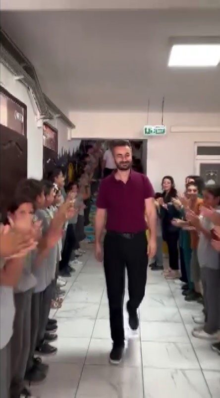 Hatay’da öğretmen Nurullah Nur, tayininin çıkmasıyla birlikte 10 yıldır görev