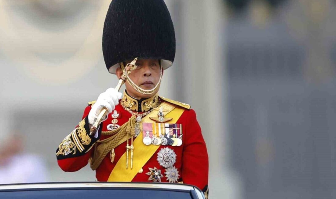 Tayland Kralı Maha Vajiralongkorn, eski Tayland Başbakanı Paetongtarn Shinawatra’nın görevden