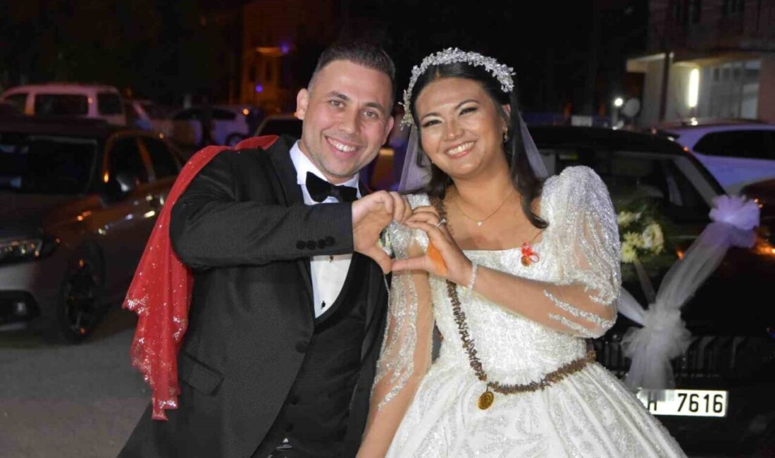 Taylandlı Apinya Bubpapaow, Denizlili Gökhan Ünmek ile dünya evine girdi.