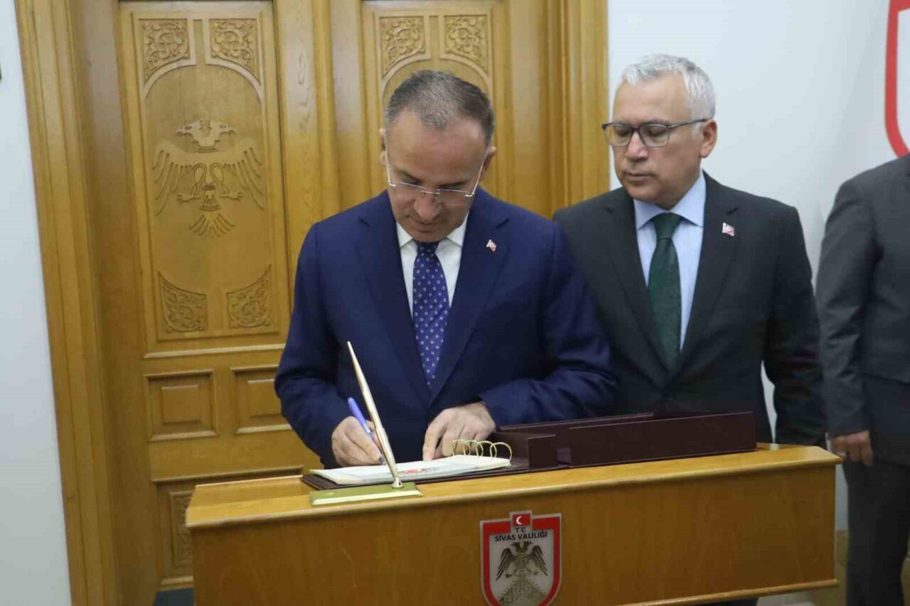 Türkiye Büyük Millet Meclisi (TBMM) Başkanvekili Bekir Bozdağ, Sivas Valiliğini