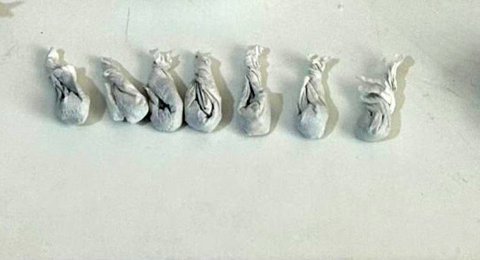 Tekirdağ’da polis ekiplerince gerçekleştirilen denetimlerde 10 şüpheli yakalanırken, üzerlerinde yapılan