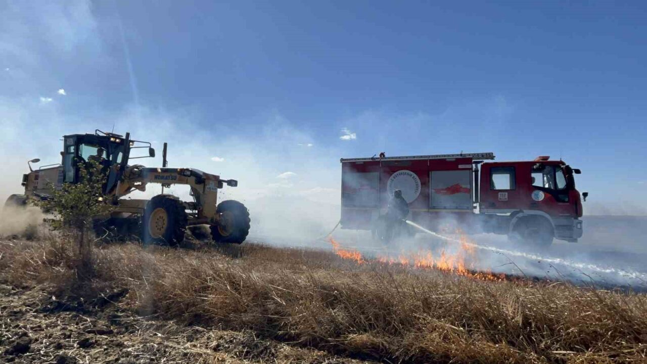 Tekirdağ’ın Çorlu ilçesinde çıkan yangında 500 dönüm buğday anızı küle