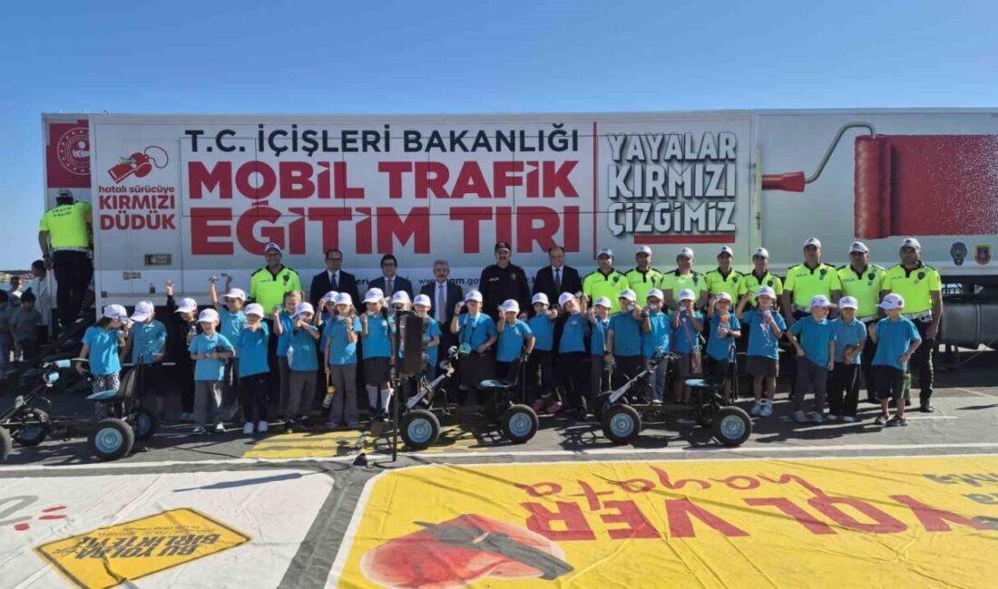 İçişleri Bakanlığı’na bağlı mobil eğitim tırı, Tekirdağ’a gelerek çocuklara trafik