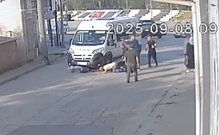 Tekirdağ’ın Saray ilçesinde işçi servisinin altında kalan anne ve oğlu