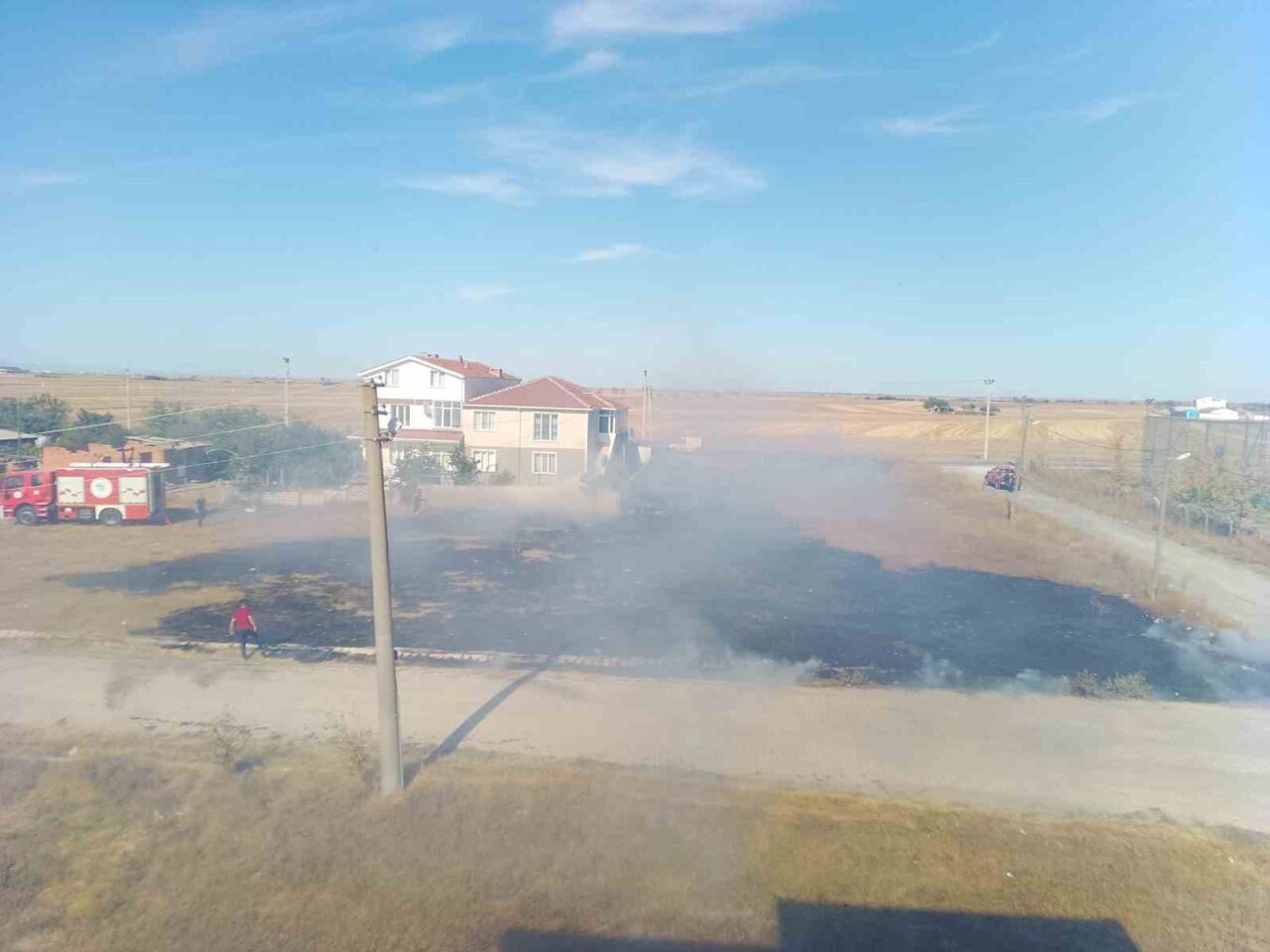 Tekirdağ’ın Muratlı ilçesinde bağlı Kazımdirik-Turan Mahallesi Kırkkepenekli yolu üzerinde otluk
