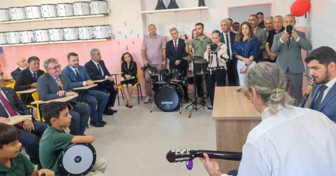 Tekirdağ’ın Şarköy ilçesinde düzenlenen Sosyal Hizmetler Şarköy Roman Gençlik Forumu