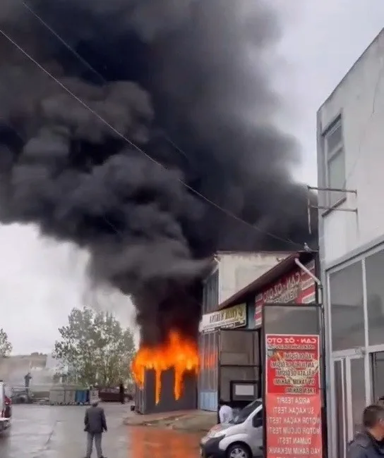 Tekirdağ’ın Çerkezköy ilçesinde Küçük Sanayi Sitesi’nde bir konteynerde çıkan yangın,