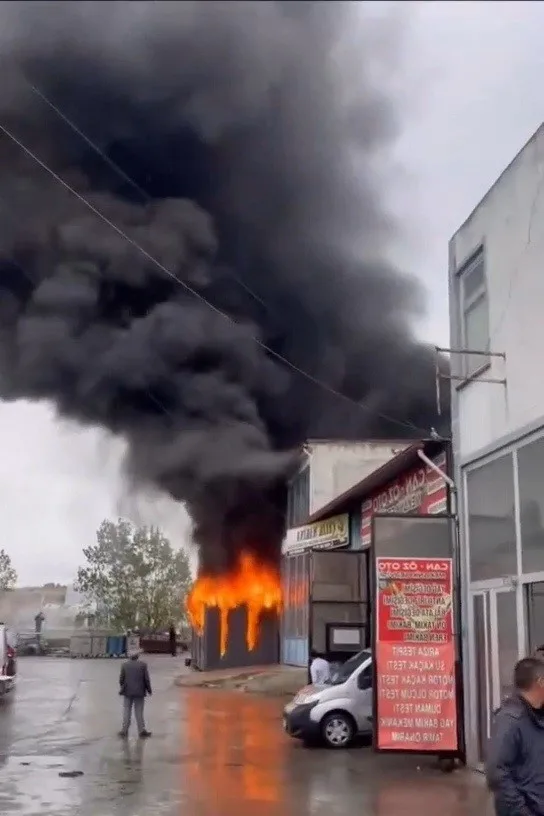 Tekirdağ’ın Çerkezköy ilçesinde Küçük Sanayi Sitesi’nde bir konteynerde çıkan yangın,