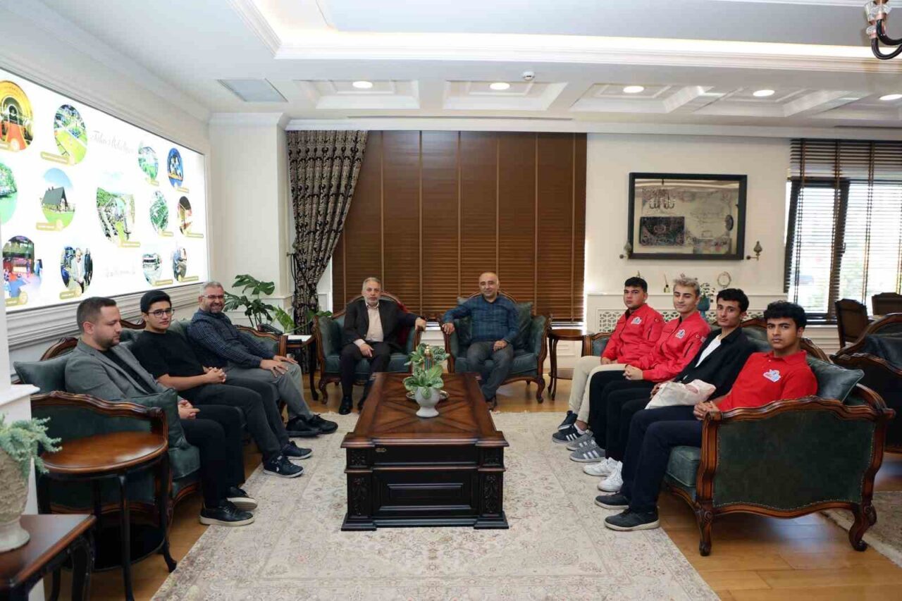 Talas Belediyesi Espor ve İnovasyon Merkezi’nde eğitim alan Hürriyet Mesleki