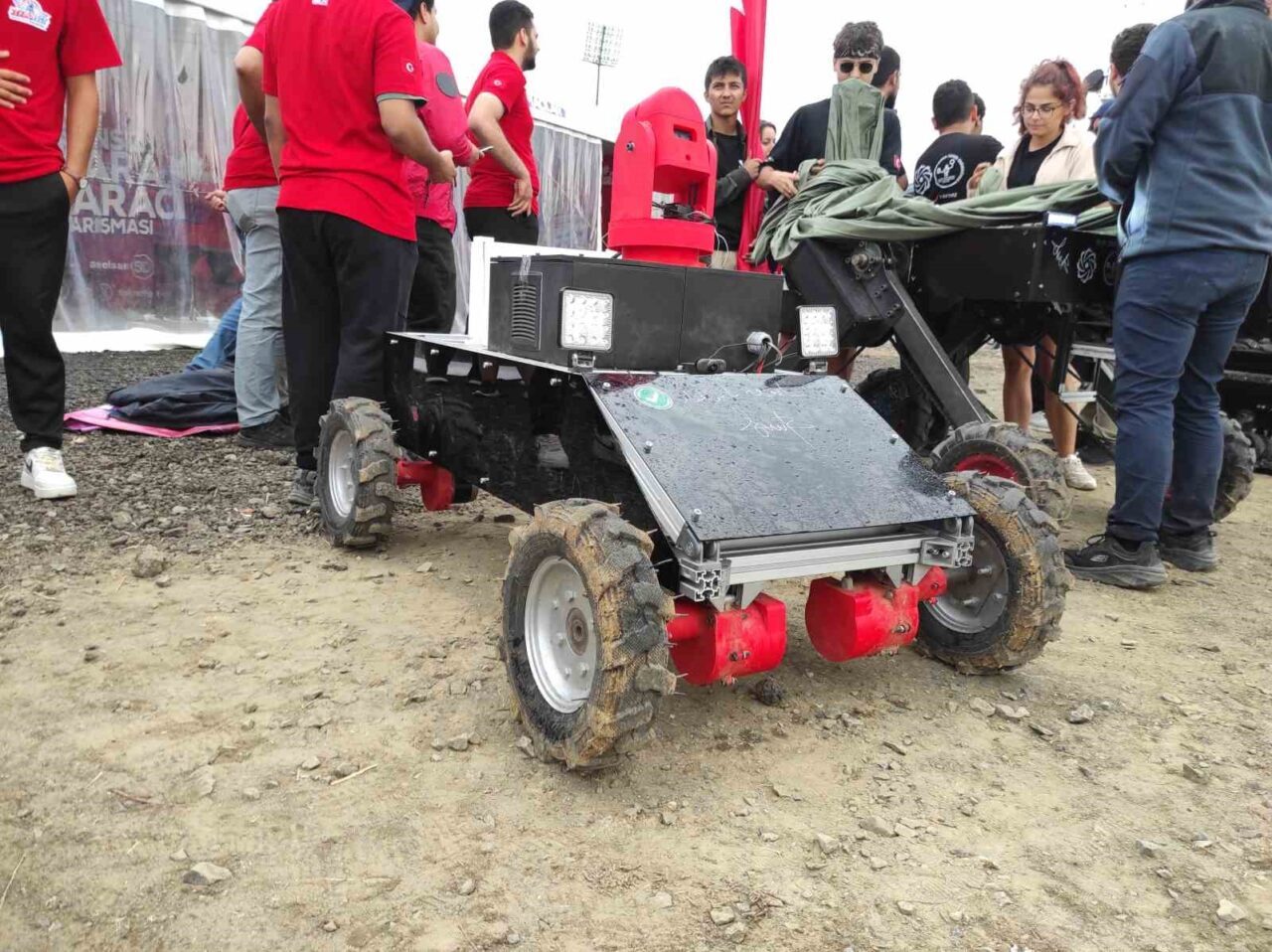 Tekirdağ merkez Süleymanpaşa ilçesinde düzenlenen TEKNOFEST İnsansız Kara Aracı (İKA)