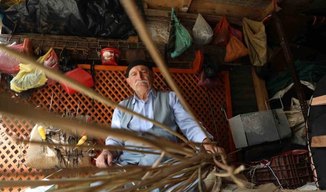 Elazığ’ın Palu ilçesinde 77 yaşındaki Septin Karaçam, unutulmaya yüz tutmuş