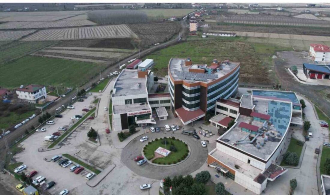 Samsun’un Terme Devlet Hastanesi, çatısına ve otopark alanına kurulan güneş