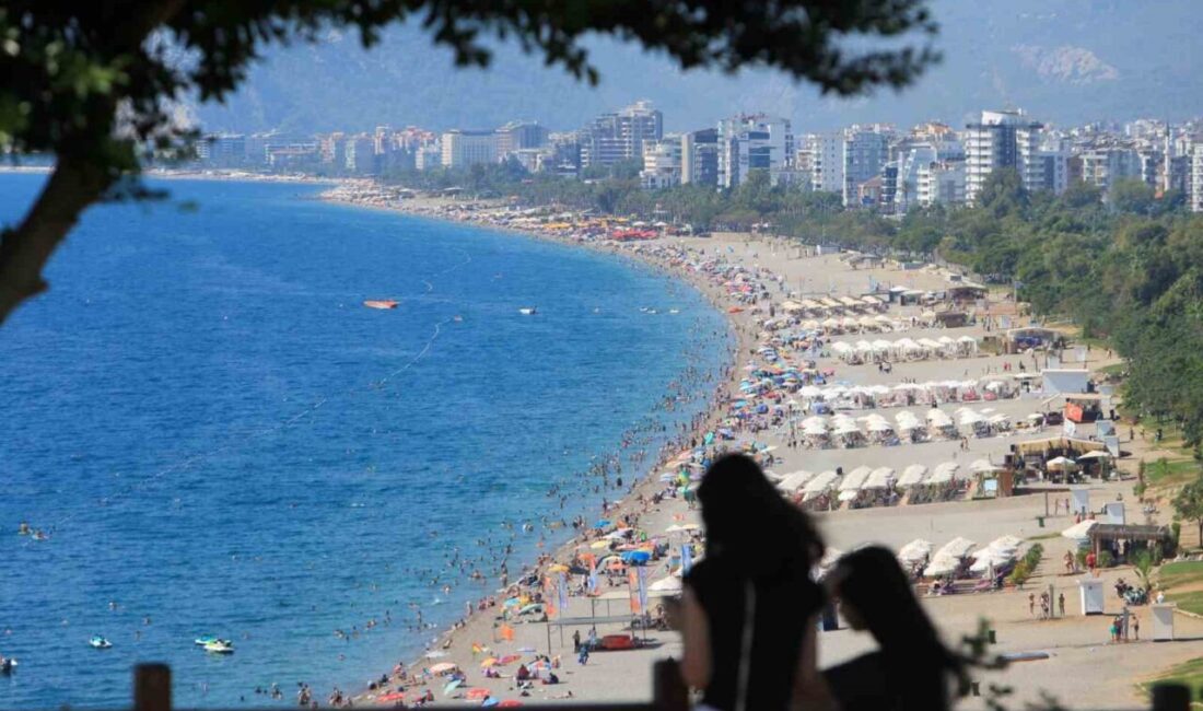 Antalya’da eylül ayının ortaları olmasına rağmen hava sıcaklığı 37 dereceyi