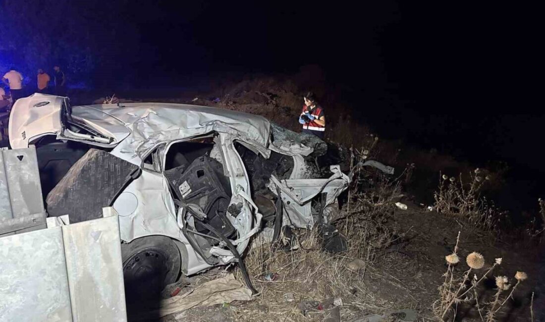 Adıyaman’da, ters şeride giren otomobilin çimento tankeri ile çarpıştıktan sonra