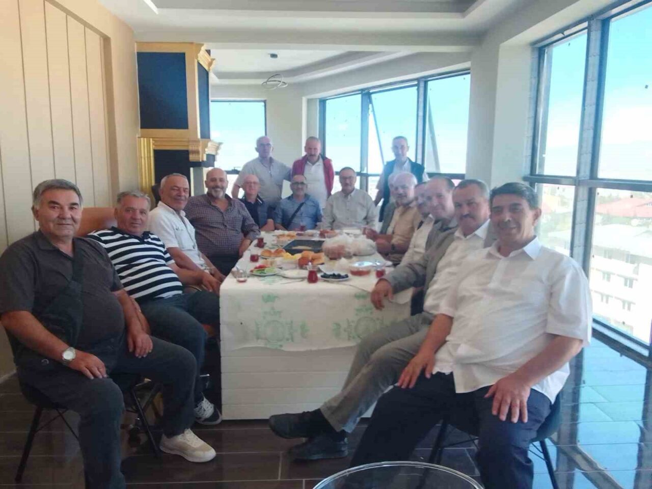 İzmir Çeşme’de 42 yıl önce birlikte askerlik yapan tertipler Erzurum’da