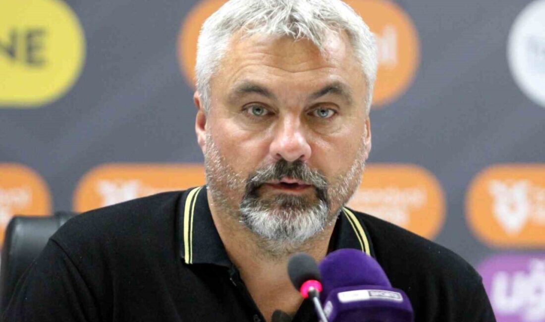 SAMSUN (İHA) – Samsunspor Teknik Direktörü Thomas Reis, sahalarındaki zeminin