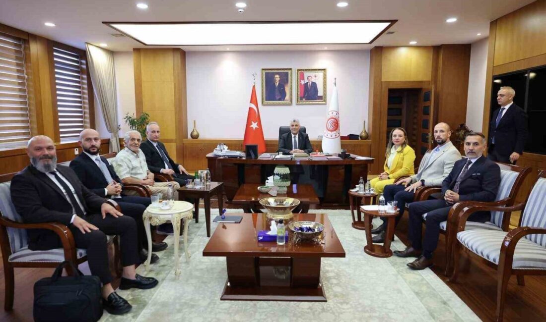 Sağlık Turizmi Konfederasyonu (SATKOF) heyeti, Ticaret Bakanı Ömer Bolat’ı makamında