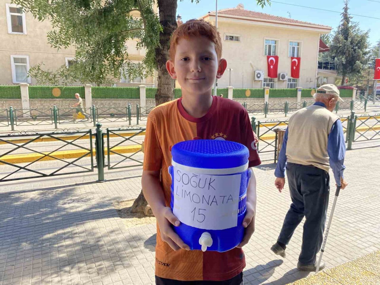 Eskişehir’de ticareti merak eden 11 yaşındaki Rasefe Bakırlıoğlu, haftanın bir