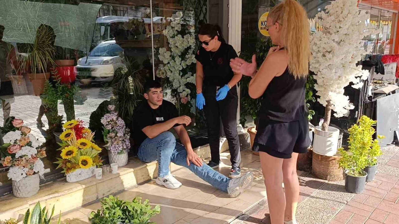 Antalya’nın Manavgat ilçesinde ticari taksi ile çarpışan motosiklet, ardından yol