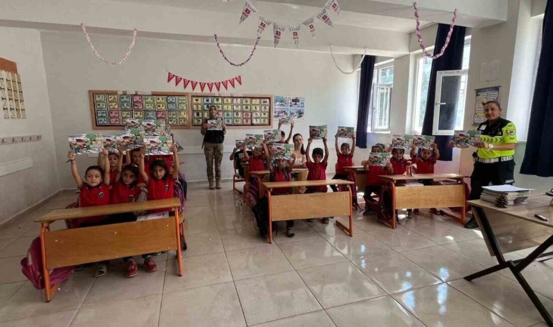 Siirt İl Jandarma Komutanlığı tarafından öğrencilere yönelik bilgilendirme faaliyetleri gerçekleştirildi.