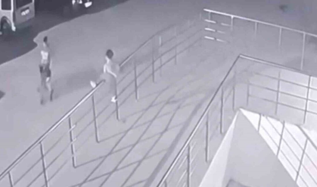 Ankara’nın Polatlı ilçesinde tırmandığı demir korkuluklardan düşen 2 yaşındaki çocuk