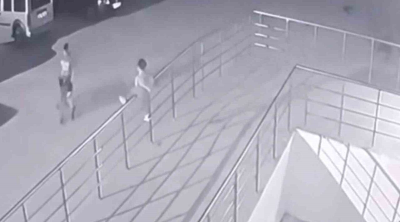 Ankara’nın Polatlı ilçesinde tırmandığı demir korkuluklardan düşen 2 yaşındaki çocuk