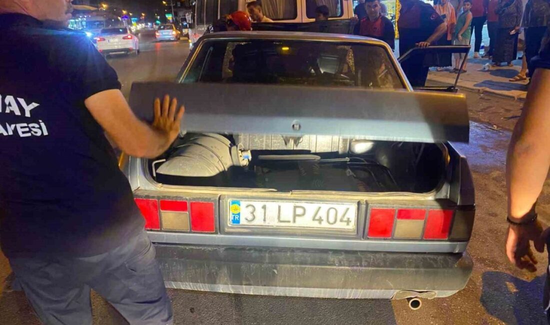 Hatay’ın Dörtyol ilçesinde pikap ile otomobilin çarpışması sonucu meydana gelen