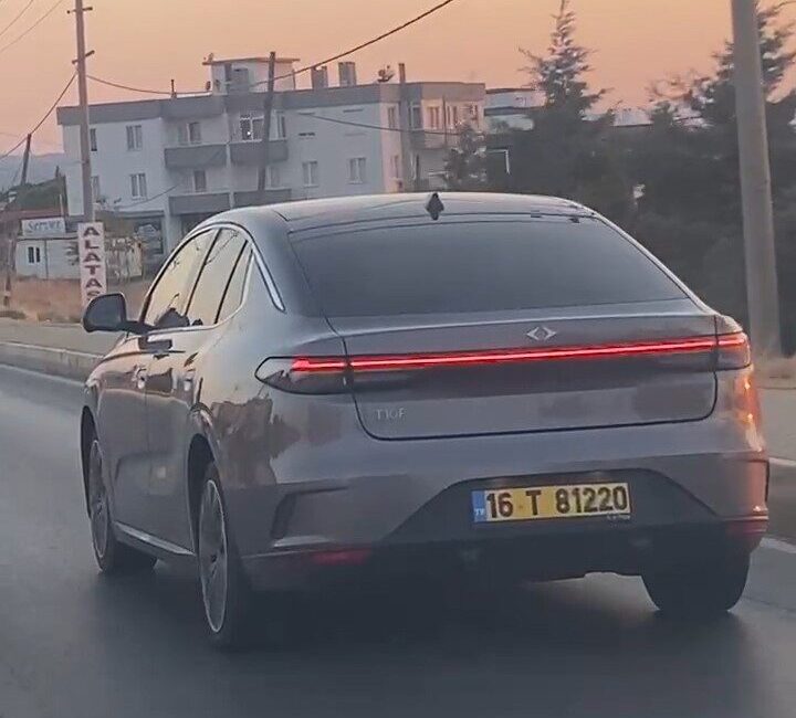 TOGG’un yeni sedan modeli T10F, Balıkesir’in Ayvalık ilçesinde seyir halinde