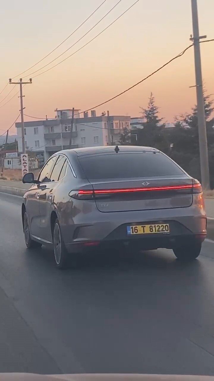 TOGG’un yeni sedan modeli T10F, Balıkesir’in Ayvalık ilçesinde seyir halinde