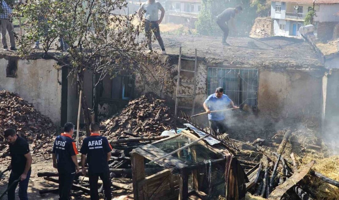 Tokat’ın Zile ilçesinde çıkan yangında bir ev ve samanlık tamamen