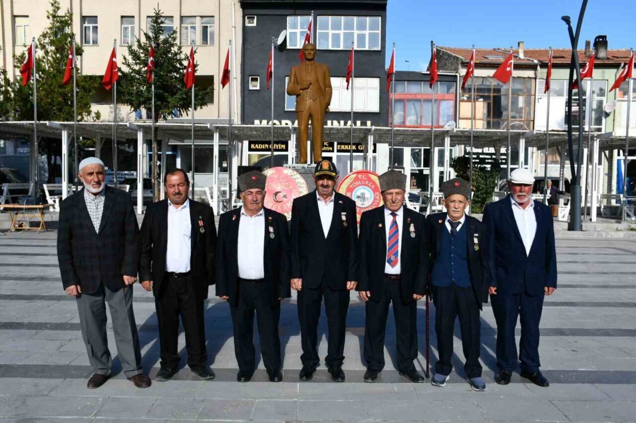 Tomarza’da 19 Eylül Gaziler Günü nedeni ile program düzenlendi. Tomarza