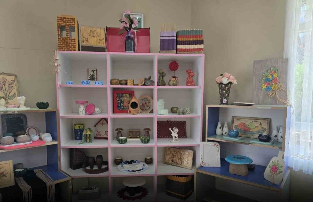 Nazilli Devlet Hastanesi Toplum Ruh Sağlığı Merkezi danışanlarının hazırladığı el