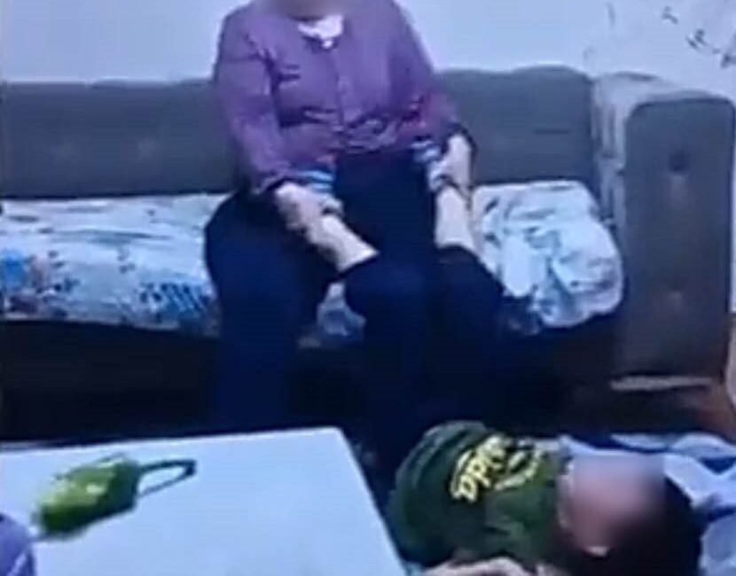 İzmir’in Konak ilçesinde torununu darbeden bir babaannenin görüntüleri, sosyal medyaya