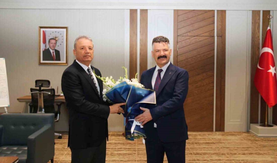 Trabzon İl Emniyet Müdürlüğü’nde düzenlenen törenle Murat Esertürk görevini Emniyet