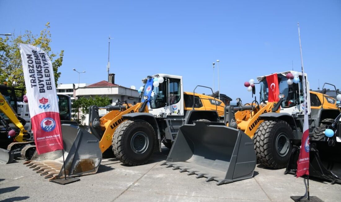 Trabzon Büyükşehir Belediyesi’nin makine parkına dahil edilen 17 yeni iş