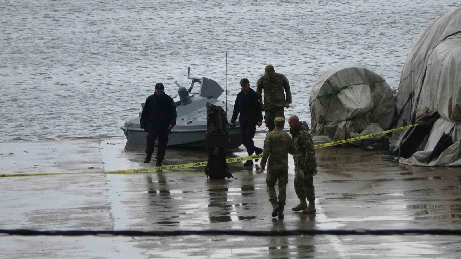 Trabzon’un Çarşıbaşı ilçesi açıklarında gece balıkçılar tarafından bulunarak kıyıya getirilen