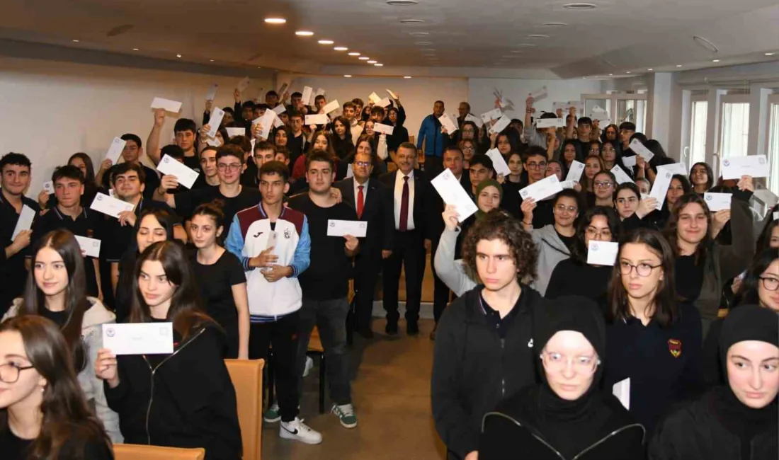 Trabzon Büyükşehir Belediyesi, üniversite sınavına hazırlanan 10 bin öğrenciye dijital