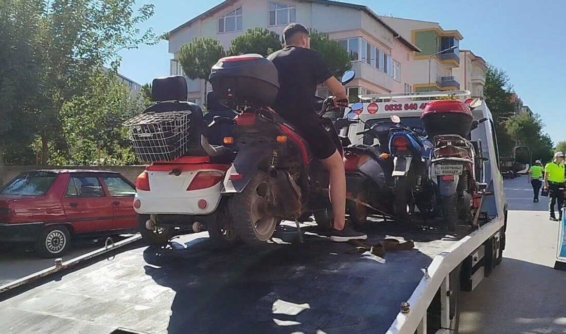 Çorum’un Osmancık ilçesinde polis ekipleri tarafından gerçekleştirilen denetimlerde 15 motosiklet