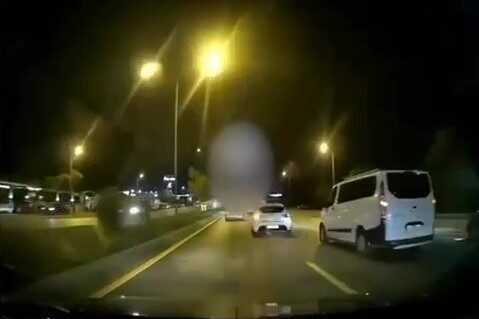 Denizli’nin Pamukkale ilçesinde, trafikte makas atarak ilerleyen otomobil sürücüsüne 9