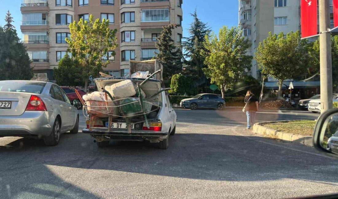 Eskişehir’de bir sürücü, otomobilinin açık bagajını dışarı çıkacak kadar inşaat