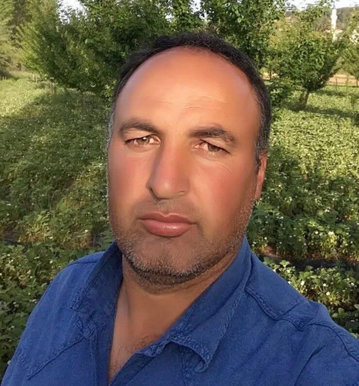 DENİZLİ (İHA) – Denizli’nin Buldan ilçesinde traktörüyle tarlaya giderken ağaca