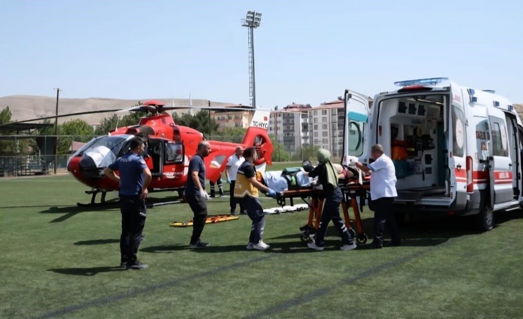 Malatya’nın Darende ilçesinde traktörden düşerek yaralanan bir kişi, ambulans helikopterle