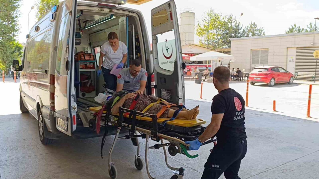 Bursa’nın İnegöl ilçesinde oğlunun kullandığı traktörün altında kalan yaşlı kadın