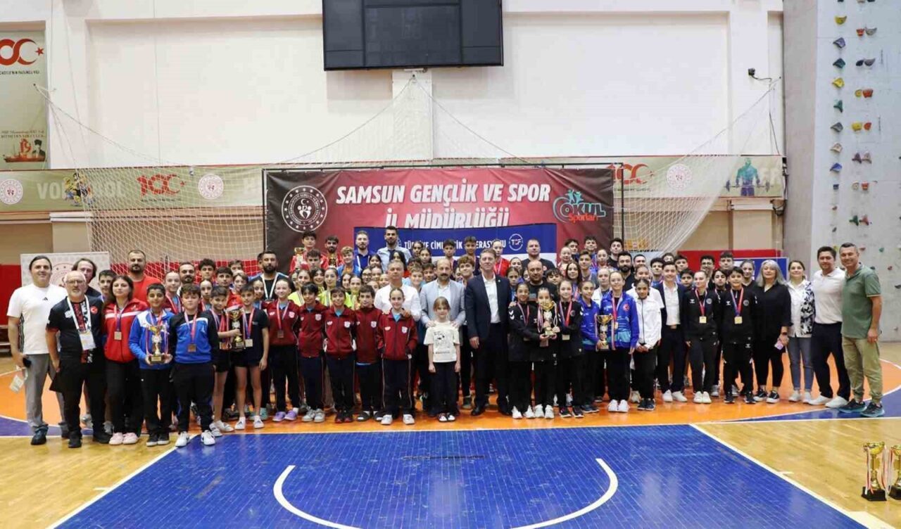 SAMSUN (İHA) – Samsun’da düzenlenen Trampolin Cimnastik Kulüpler Arası Türkiye