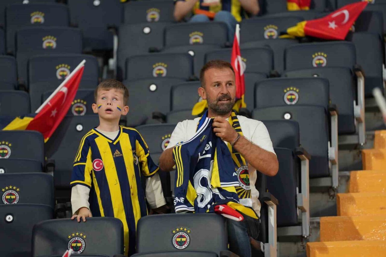 Trendyol Süper Lig 1. hafta erteleme maçında Fenerbahçe, sahasında Corendon