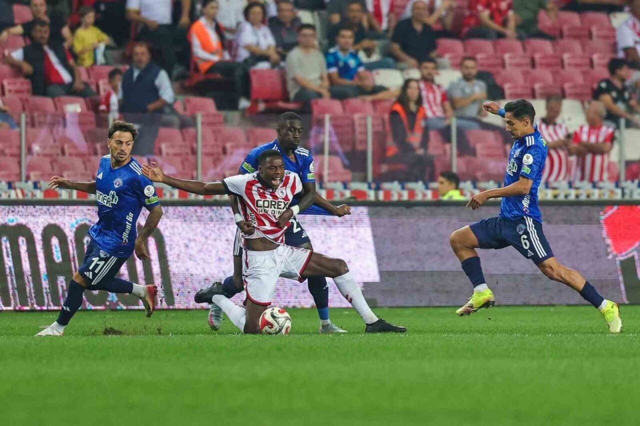 Trendyol Süper Lig’in 3. hafta erteleme maçında Samsunspor, Kasımpaşa’yı ağırlıyor.
