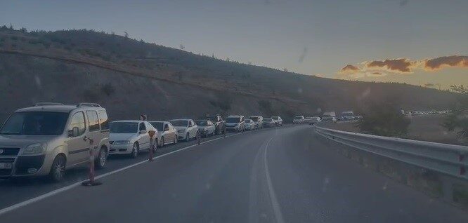 Tunceli’nin Pertek ilçesi ile Elazığ arasındaki feribot seferleri fırtına nedeniyle