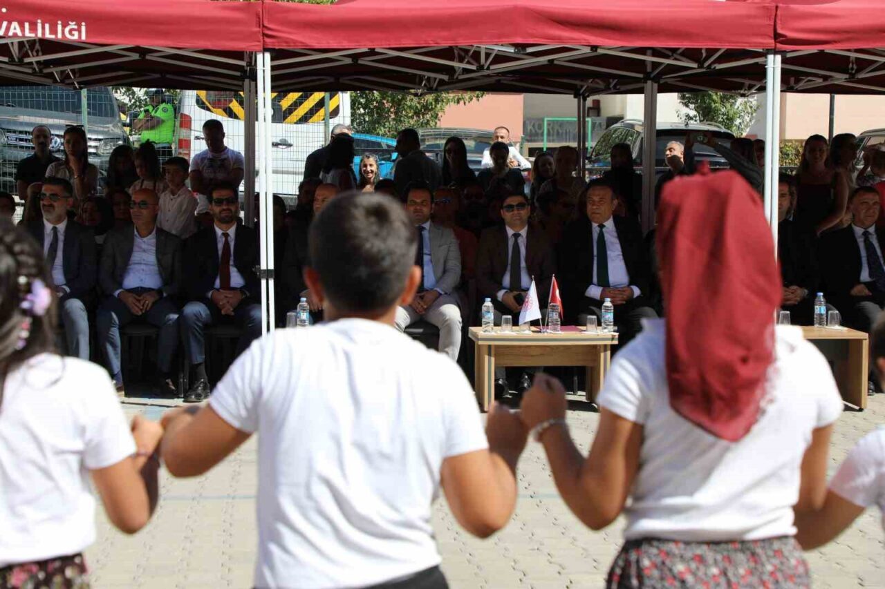 İlköğretim Haftası, tüm yurtta olduğu gibi Tunceli’de de düzenlenen törenle