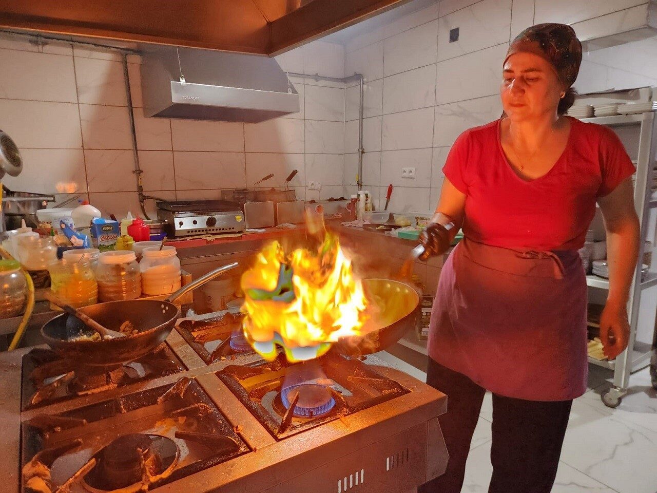 Tunceli’de 7 kadın girişimcinin kurduğu Zembul Kadın Kooperatifi, yöresel yemeklerle